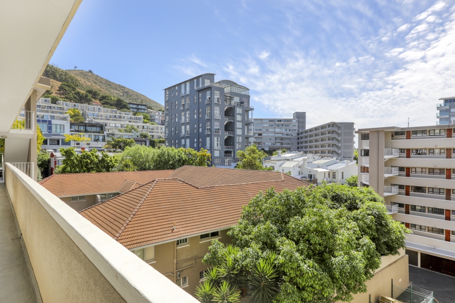 To Let 1 Bedroom Property for Rent in Green Point Western Cape